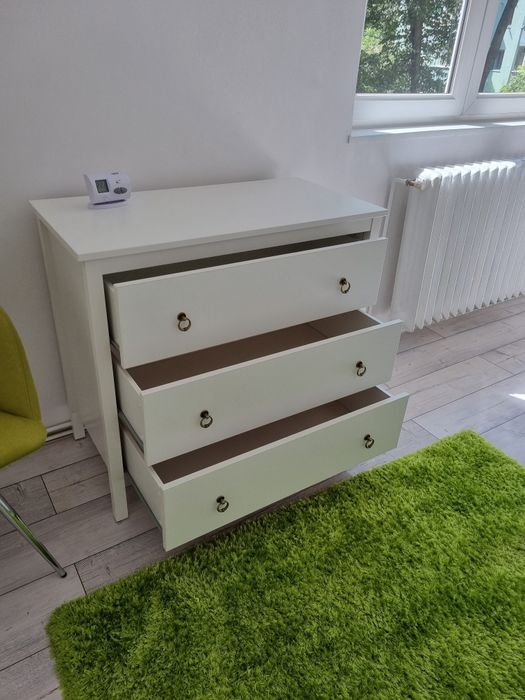 Comoda, noptiere, covorase, lampadar