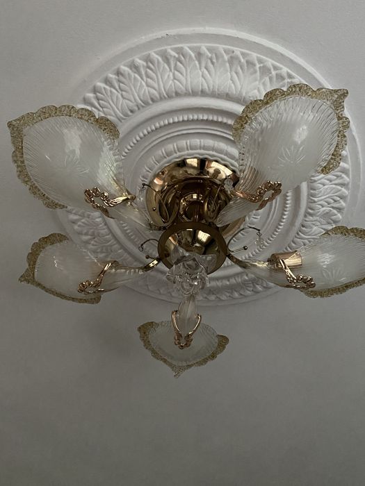 Продаются люстры