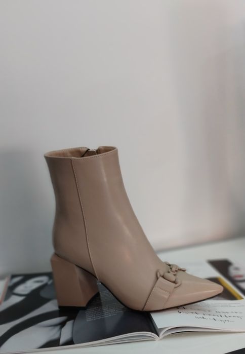 Четири модела, ограничени размери боти на супер ниски цени.