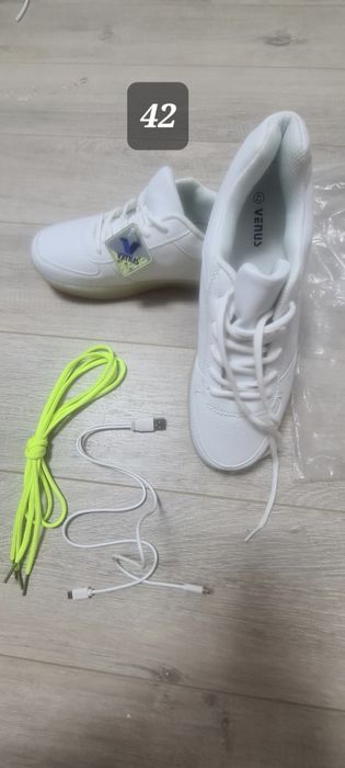 Lichidare stoc! Adidasi cu lumini unisex