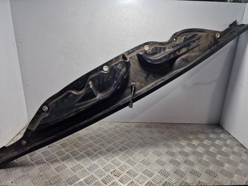 Ornament aparatoare plastic ansamblu stergatoare Opel Crossland X