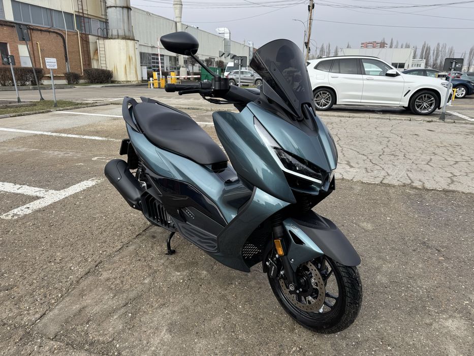 Scuter Zontes 125, ca nou, Garantie producator