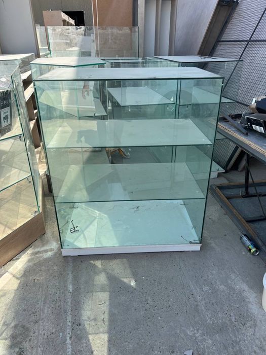 Продается стеллажи стеклянные разного размера большой выбор