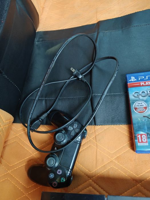 Play station 4  FAT sotiladi xolati yaxshi