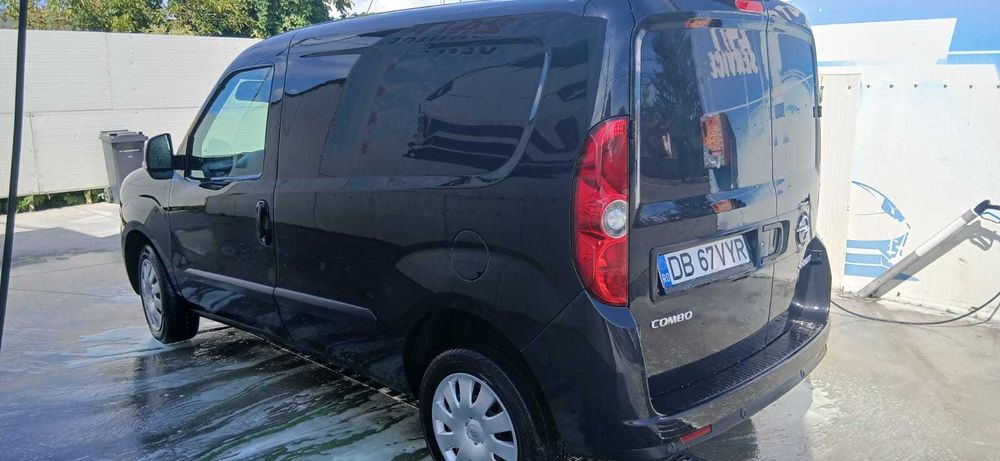 Vând Opel Combo 1,6Ecoflex AUTOMATĂ