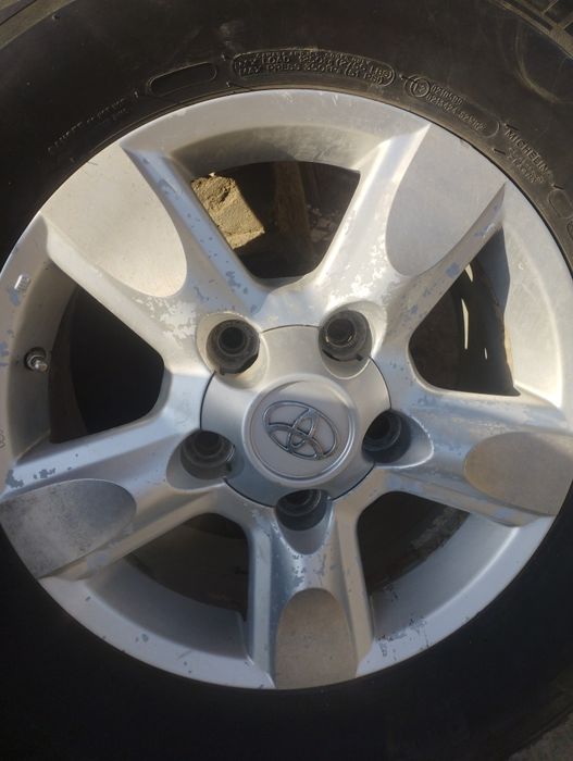 Продам комплект резины на титанках