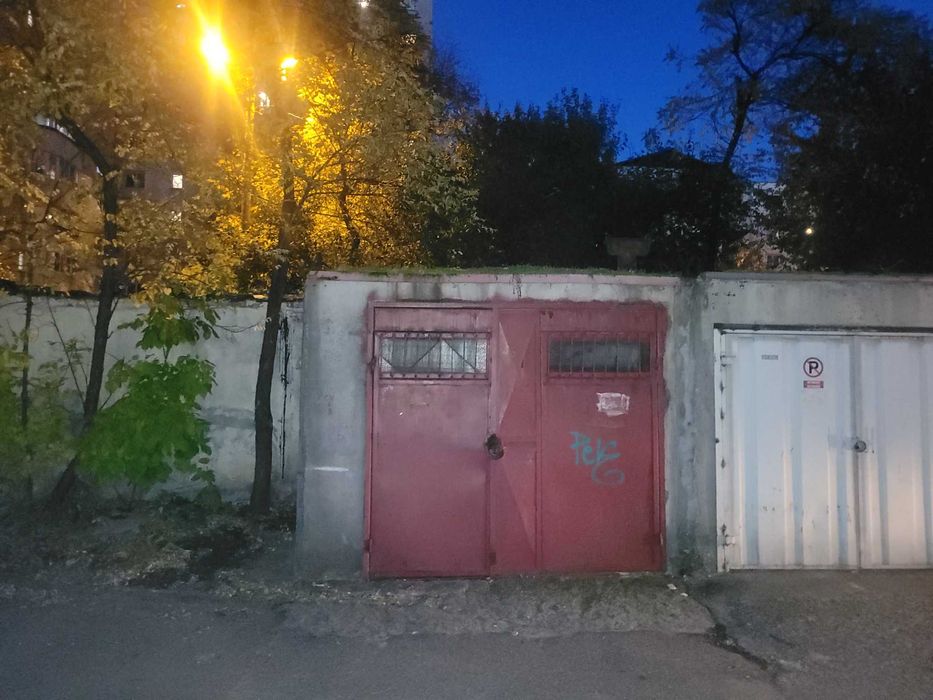 Vand garaj cu teren in proprietate
