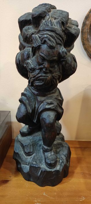 Красива ръчно изработена фигурка от старо дърво