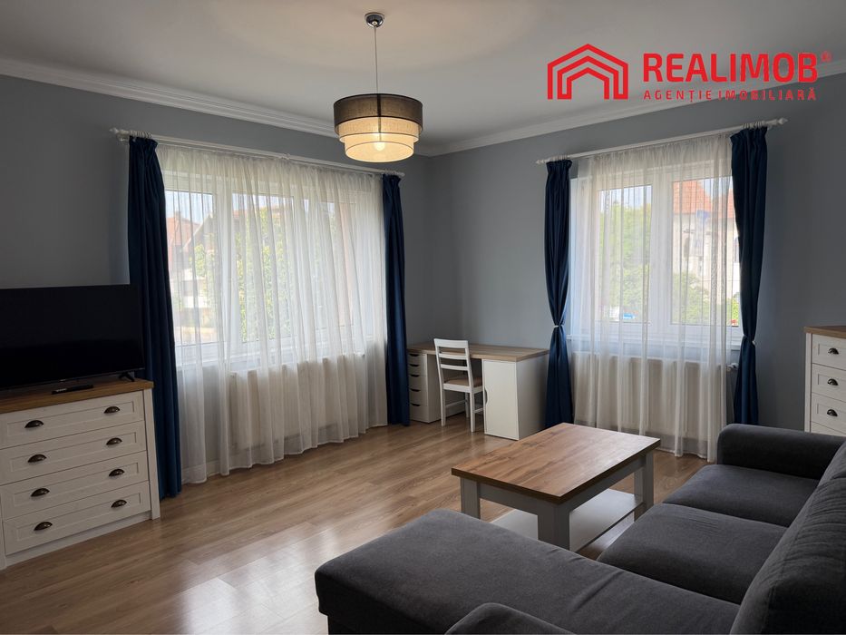 1 Decembrie, vizavi Sanovil - Apartament 2 camere, bucatarie separata si parcare! — fotografia 1