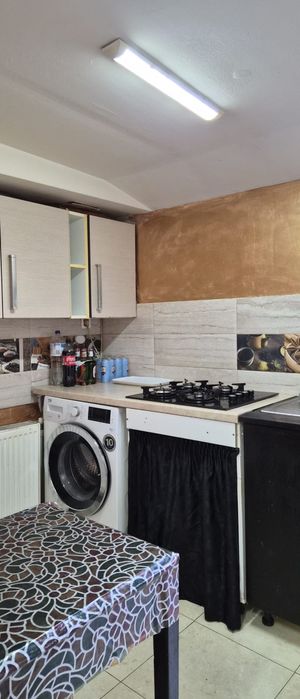 Camere la comun la curte