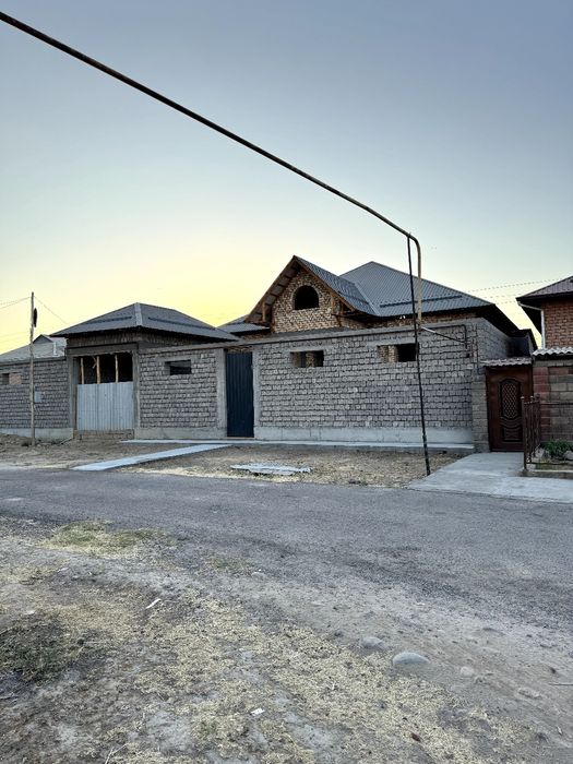 ДСК Бустон 3 соток 5 хона 120m2. Участка сотилади.