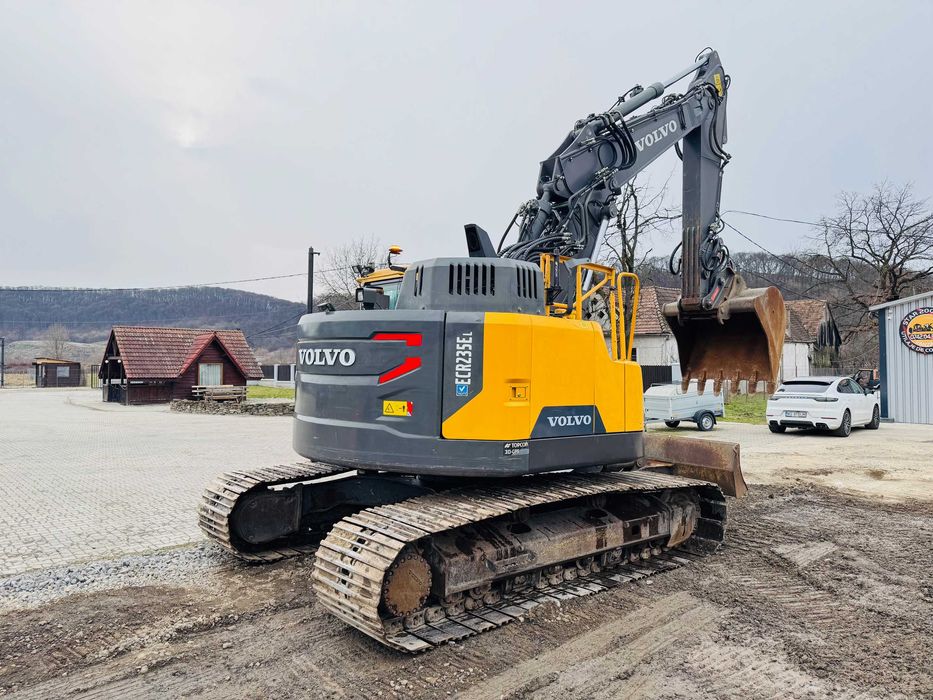 Excavator senile cu lama Volvo ECR 235 EL, an 2015, 26 tone, 3 cupe !