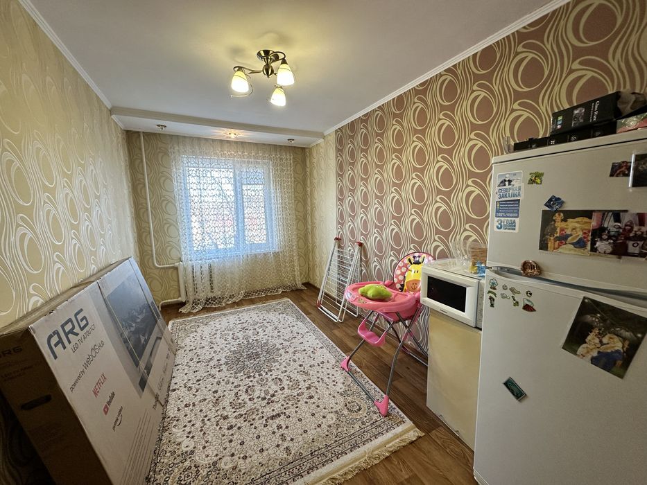 Продается В ЦЕНТРЕ ! 3 этаж, не угловая !