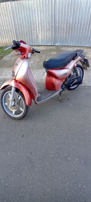 Vând scuter aprilia scarabeo 100cc !