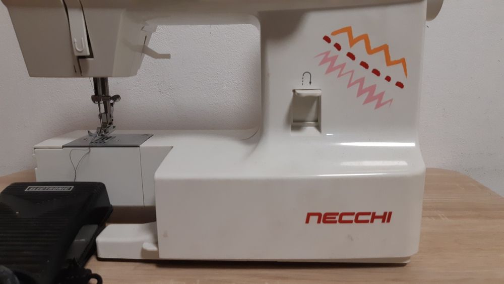 Mașină de cusut Necchi M20