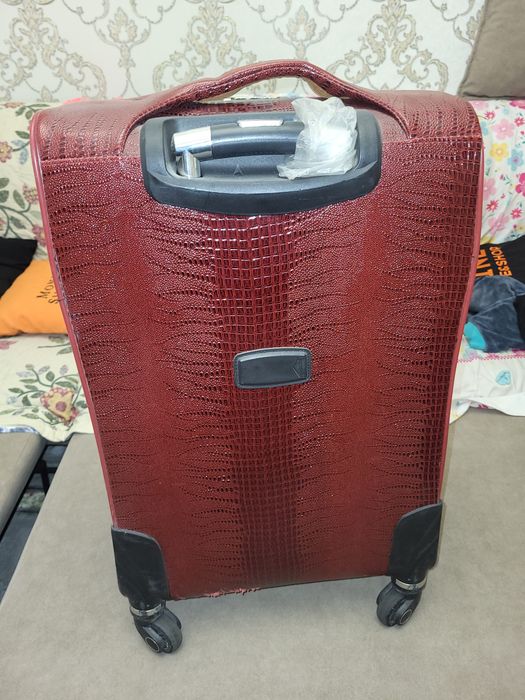 Продам дорожный чемодан