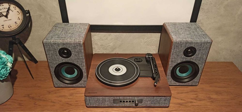 Грамофон Crosley Aria Shelf System – Grey с Bluetooth и FM радио