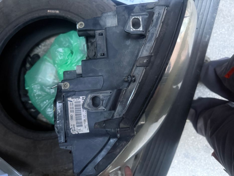 Ляв фар ксенон  за ауди а4 Б6