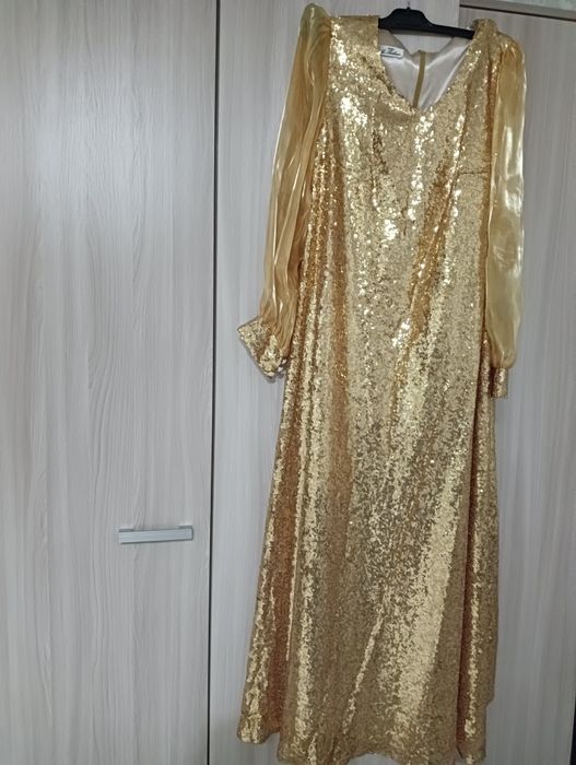 Продам платья вечерние