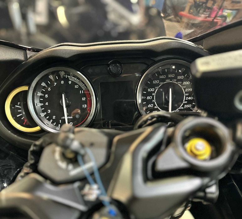 Suzuki Hayabusa GSX-R 1300 R - Suzuki Constanta by EST BIKE