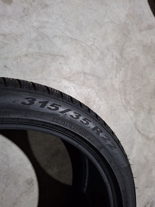 4 Anvelopele de iarnă 315 35 r22 si 275 40 r22 Pirelli
