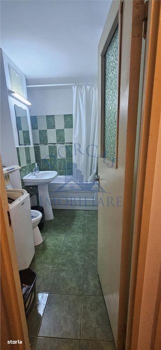Garsoniera, etaj 1, Rovine, Carrefour Express