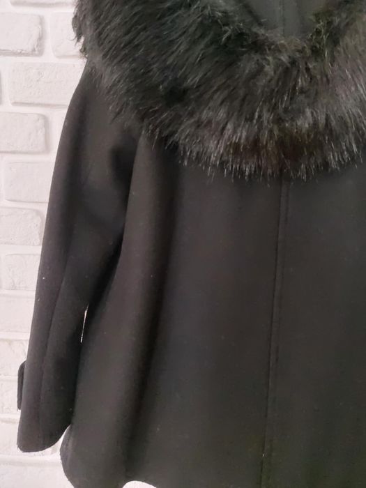 Продавам черно палто