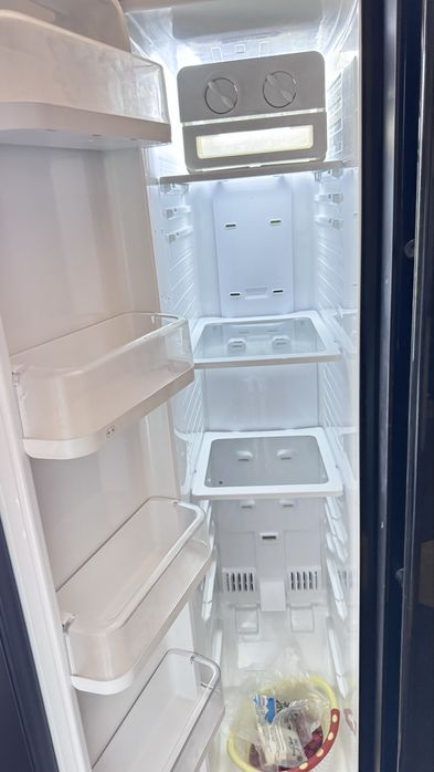 Продам холодильник премиум класса б/у