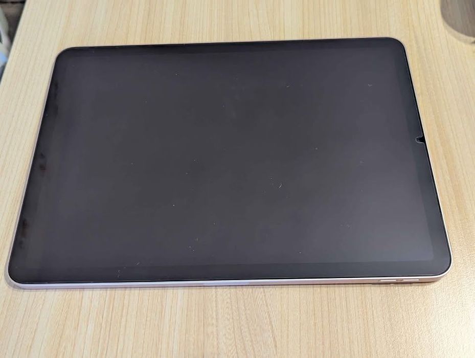 iPad Air 5 Pink, 64GB, без следи от употреба + кейс, протектор