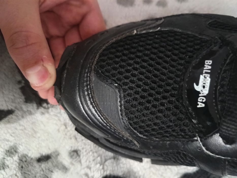 Vând Balenciaga Runner
