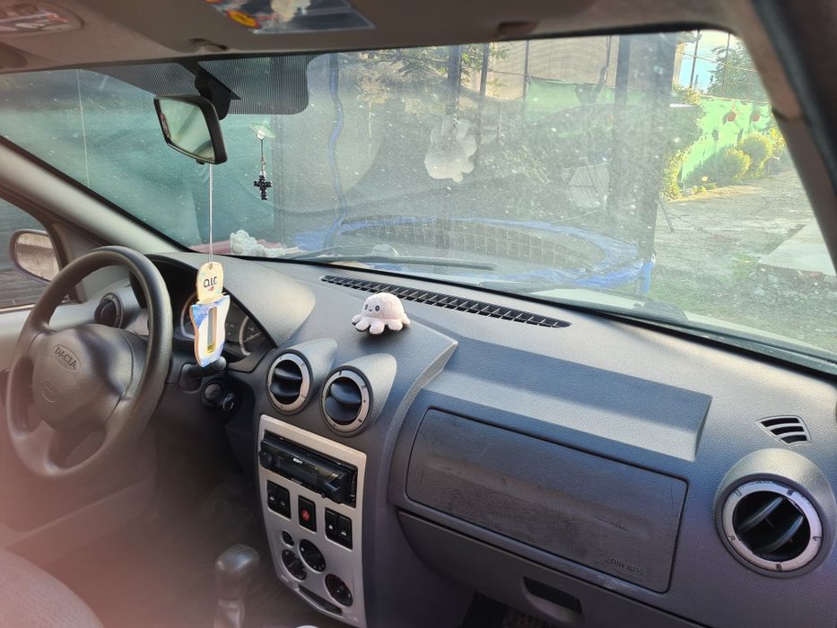 Vând Dacia Logan