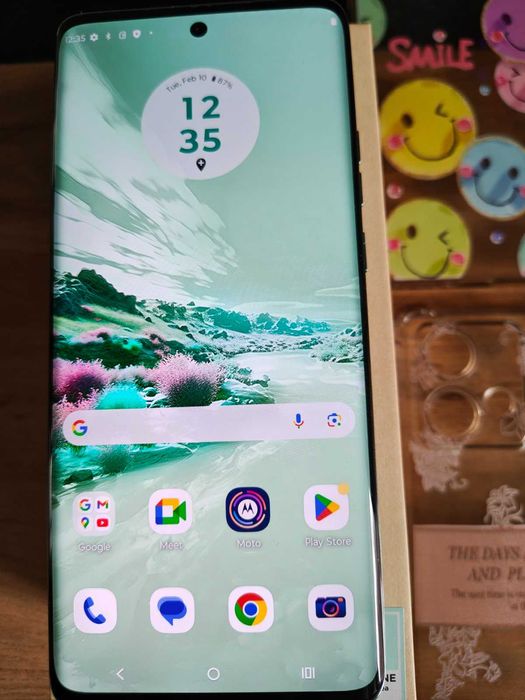 Продавам Motorola edge 40 neo 12/256 в отлично състояние