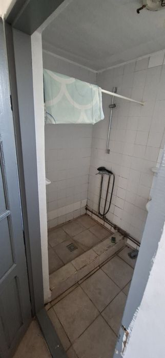 Casa micuta de inchiriat, cu curte mare, primim si cu animale de companie fara probleme.