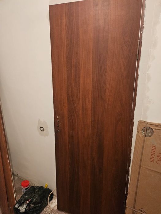 двери продается 4 шт