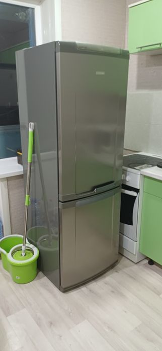Продам двухкамерный холодильник