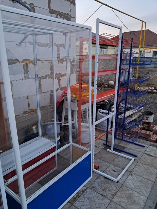 Продам стеклянные витрины