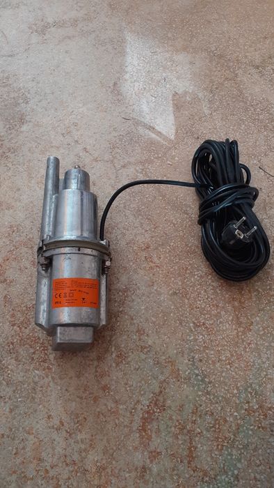 Вибрационна потопяема водна помпа