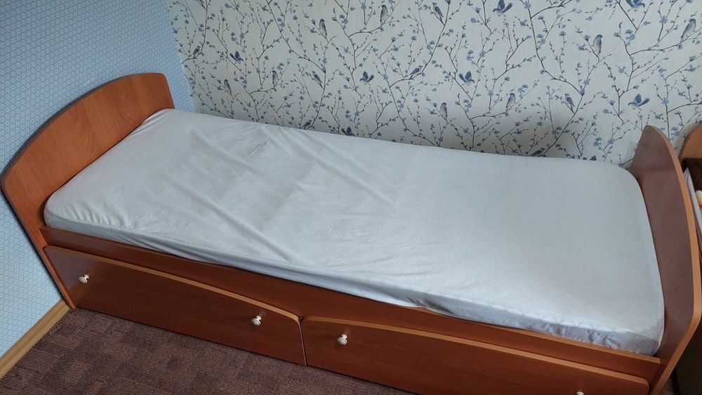 Продам односпальную кровать