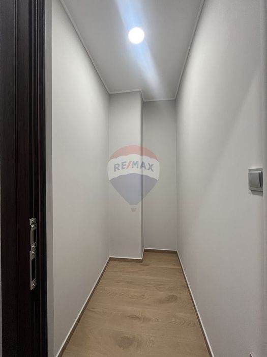 Продава се Тристаен апартамент в Варна, Базар Левски - 70 кв.м за 2143 €/кв.м - Снимка #10