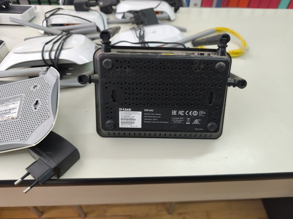 Продавам рутери tplink dlink totolink