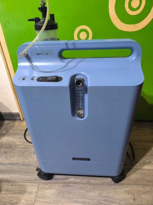 Продавам кислороден концентратор Philips Respironics EverFlo OPI 5 литра в минута