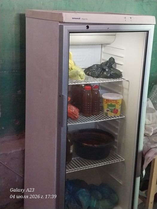 продаётся витринный холодильник