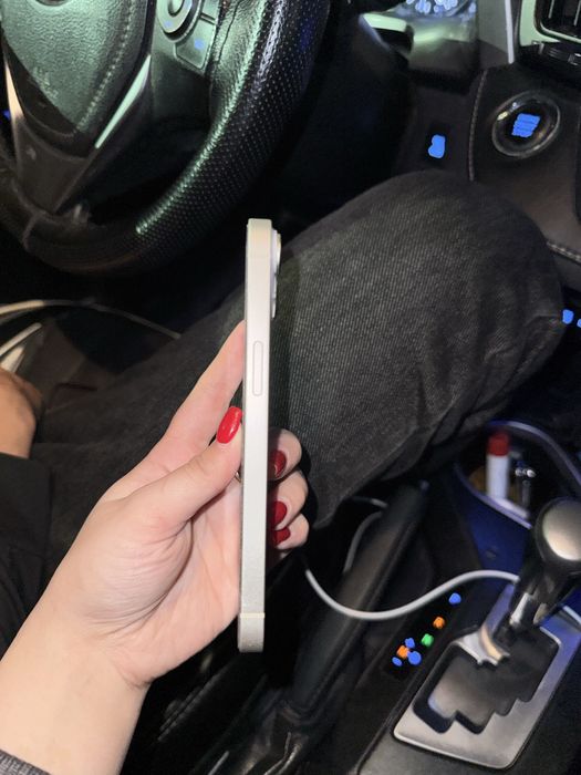 Айфон 14, белый , 128 гб , без ремонта