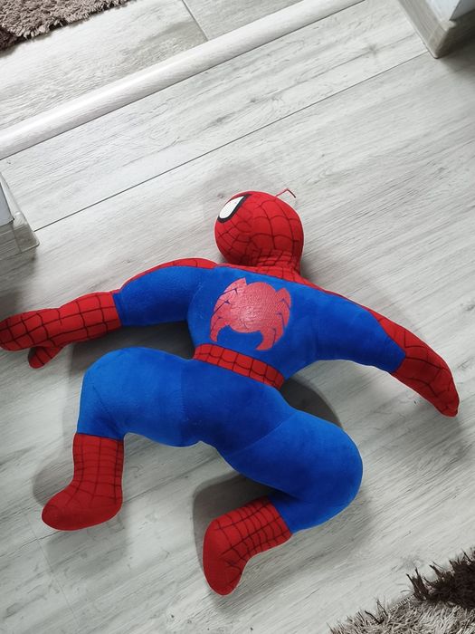 Vând Spiderman .