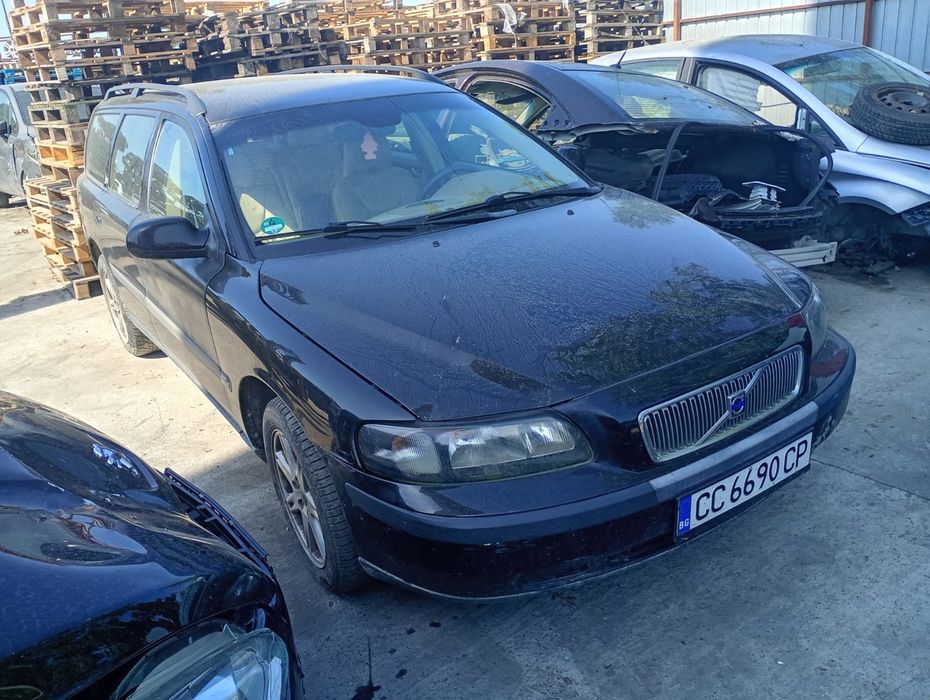 Dezmembrez Volvo V70 - 2 generation (2000 - 2005), 2.4 benzina, manual, B5244S, M56