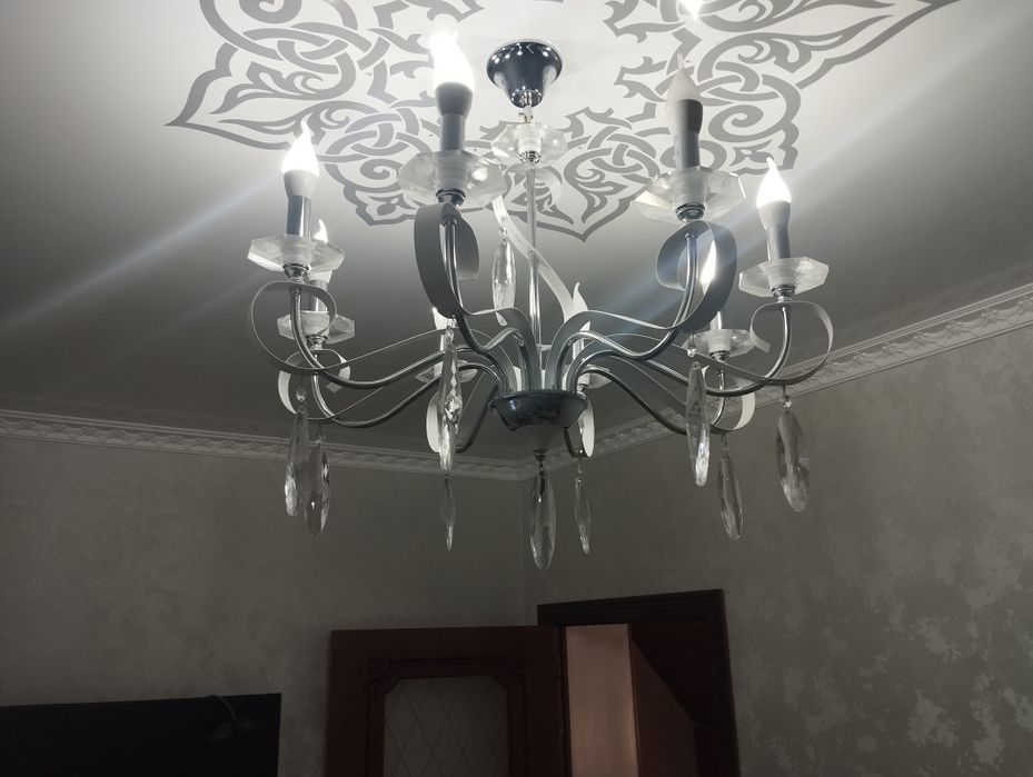 Люстра 8 лампочек