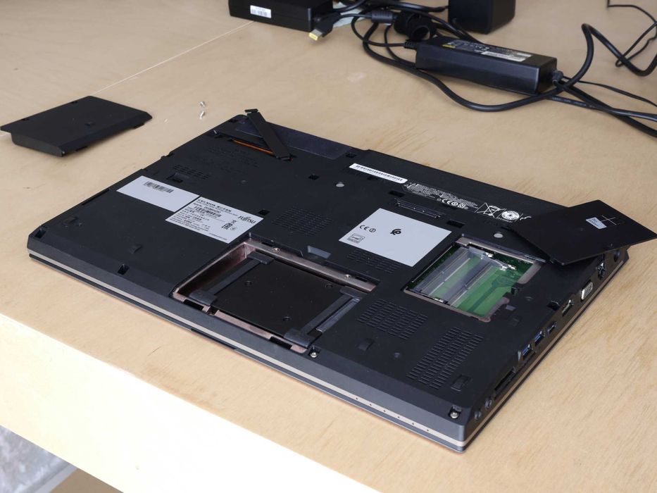 Fujitsu Celsius H760, Xeon 3.8Ghz, Quadro M2000M, 16GB DDR4, 512GB SSD