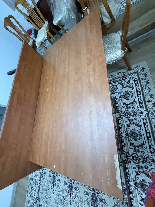 Большой гостинный стол