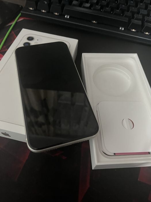 Vand iPhone 11 simplu ca nou !
