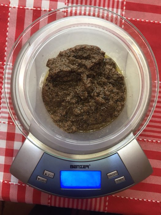 Пресни бели и черни трюфели,паста и зехтин за обучение на кучета